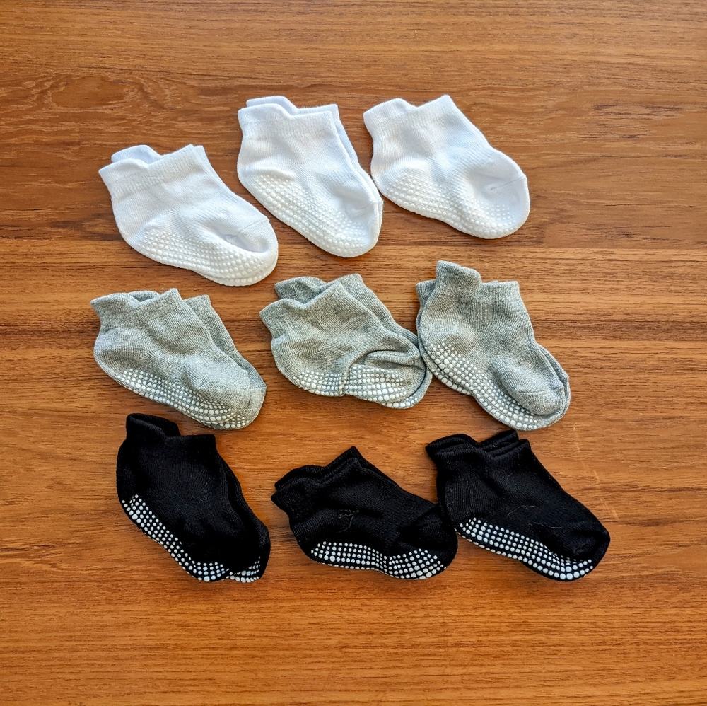 Grippy baby socks 6-12 months